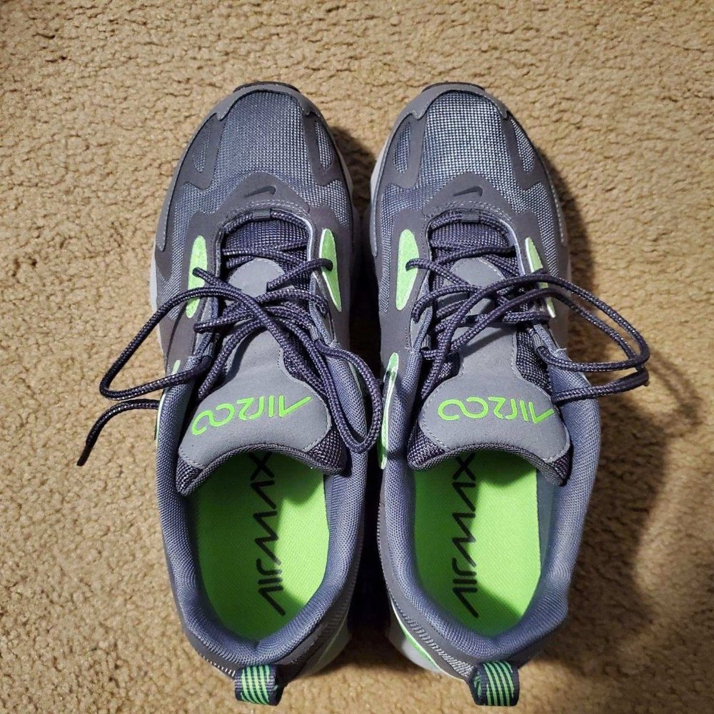 NIKE AIRMAX 200 new without box